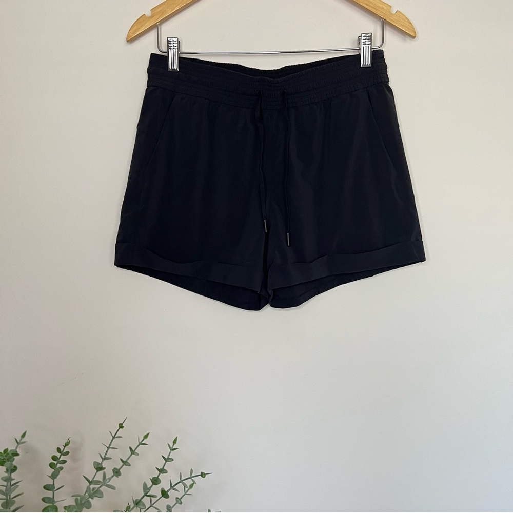 Lululemon Spring Break Away Short 3" Size 8